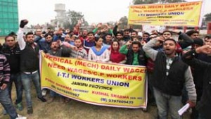 Daily wagers (Mech) of GMC and Associated Hospitals staging a protest at SSH Jammu on Thursday. -Excelsior/ Rakesh