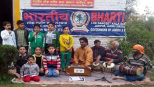 Students and artists of BLSKS presenting musical play ‘Swachh Bharat’ in its Saturday Theatre series.