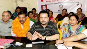 Sushil Sudan interacting with media persons at Jammu on Saturday. -Excelsior/Rakesh