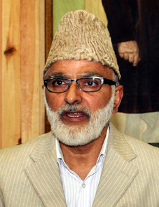 May- 16,2016- SRINAGAR : Jammu and Kashmir National Conference general Secretary Ali Mohammad Sagar with senior party leaders addressing a press conference at National Conference Party Headquarter Nawa-e-Subh Complex in Srinagar , on Monday. Excelsior Photo