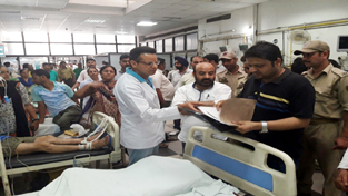 Minister for Health & Medical Education, Bali Bhagat during his surprise visit to GMC&H in Jammu.