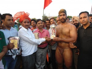 Dignitaries awarding wrestler Jassi.