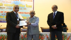 Dr Ashok Bhan receiving Paul H. Appleby Award.
