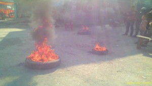 Villagers burn tyres during protest against PHE Deptt at Bhaderwah. —Excelsior/Tilak Raj