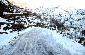 Closed Mughal road after snowfall. -Excelsior/ Amit Sharma