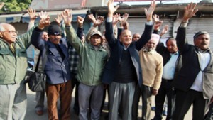 Ex-servicemen raising slogans during protest at Jammu on Sunday. -Excelsior/Rakesh
