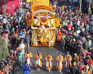 Impressive shobha yatra being taken out by Sikh community members in Jammu on Monday. -Excelsior/Rakesh