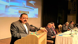Union Minister Dr Jitendra Singh addressing the award distribution function after felicitating Government employees with outstanding performance, at New Delhi on Monday.