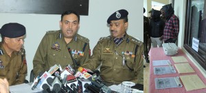 IGP Jammu SD Singh, flanked by DIG Ashkoor Wani and SSP PCR Ashok Sharma at a press conference in Jammu on Saturday (left) the fake currency and accused in police custody (rigt).  -Excelsior/Rakesh