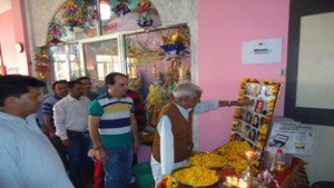 KPs paying tributes to Nadimarg martyrs at Muthi on Thursday.