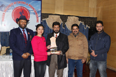 Dignitaries felicitating participant of 5th Ski Course at IISM in Gulmarg.