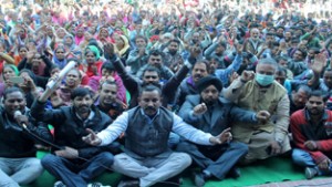 Members of Civic Safai Karamchari Union protesting in Jammu on Monday.— Excelsior/Rakesh
