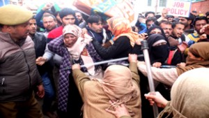 Police cane-charging MGNREGA employees in Srinagar. — Excelsior/Shakeel