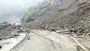 Landslide on Batote-Doda-Kishtwar National Highway at Dansal.