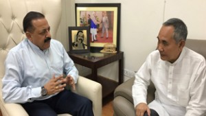 Deputy Chief Minister of Manipur, Y. Joykumar Singh calling on Union Minister Dr Jitendra Singh, at New Delhi on Wednesday.