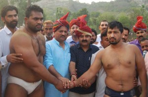 Dignitaries inaugurating Jai Baba Shivo Dangal at Goran, District Samba on Monday.