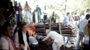 Mortal remains of martyr Satish Bhagat being consigned to flames with full military honour at Shamachak in Marh on Friday.— Excelsior/Rakesh