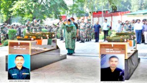 Chief Minister Mehbooba Mufti paying tributes to Army jawans at Badamibagh Cantonment on Friday. -Excelsior/Shakeel