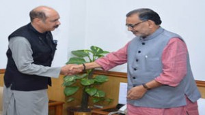 Minister for Horticulture, Syed Basharat Bukhari meeting with Union Minister Radha Mohan Singh.