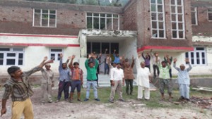 Villagers protesting against closure of PHC Badhota.
