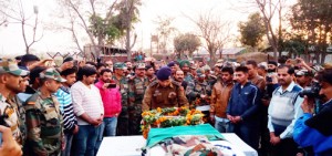 An Army officer laying wreath on the martyr Subham Singh in village Mukandpur in Hiranagar tehsil of Kathua district on Monday. -Excelsior/Pardeep