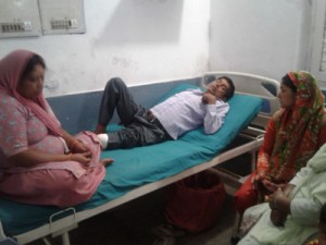 A civilian injured in Pak shelling at Hiranagar sector admitted in hospital. -Excelsior/Pardeep