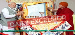 Prime Minister Narendra Modi paying tributes to Kushok Bakula in Leh on Saturday. —Excelsior/Morup Stanzin