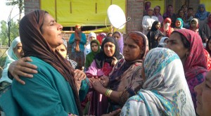 Women wail over the killing of two civilians at Shahgund, Hajin in Bandipora district on Saturday. —Excelsior/Aabid Nabi