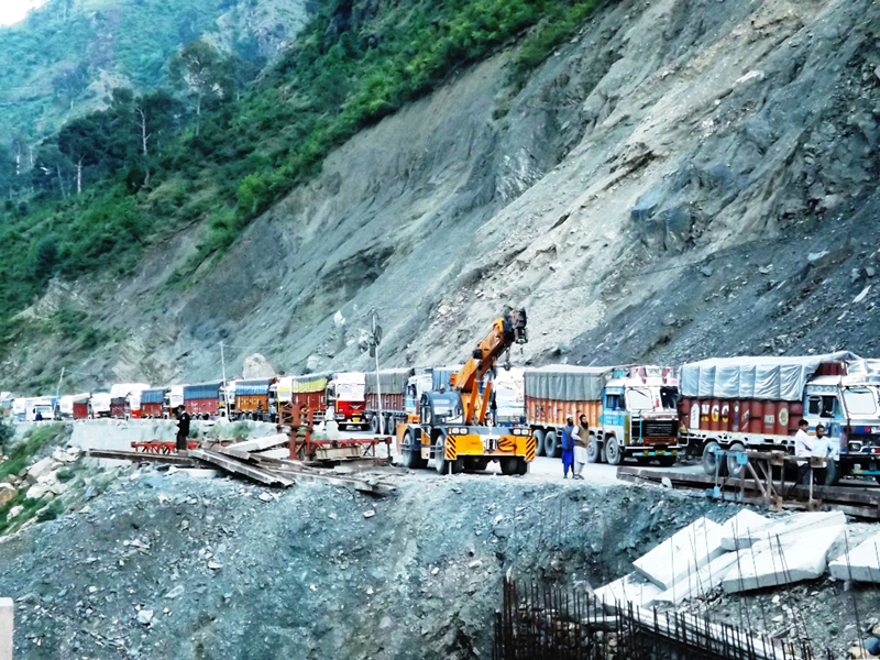 Massive traffic jam on NH near Ramban, created after landslide in Monkey Morh area. -Excelsior/Parvaiz Mir