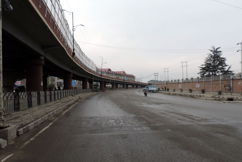 A deserted view of Jehangir Chowk in Srinagar on Saturday. (UNI)
