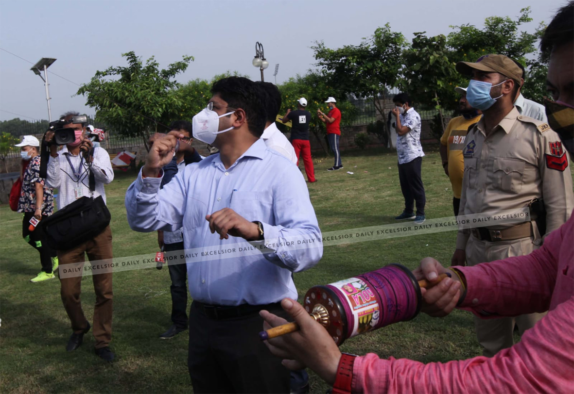 50 enthusiasts participate in Jammu Tourism's Kite Flying event Jammu