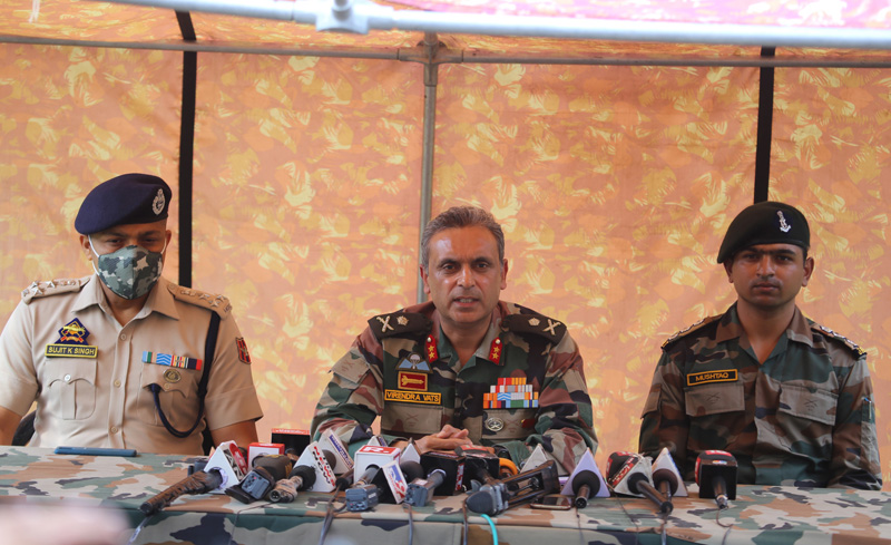 Army and police officers addressing a press conference on Uri operation. -Excelsior/Abid Nabi