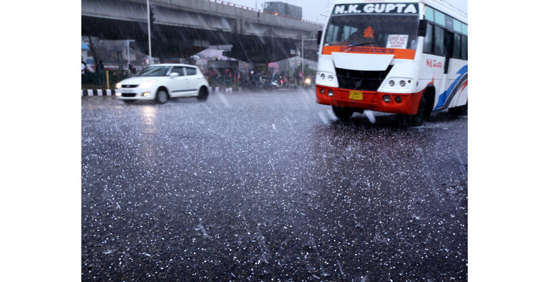 Jammu city witnesses massive hailstorm on Saturday. -Excelsior/Rakesh