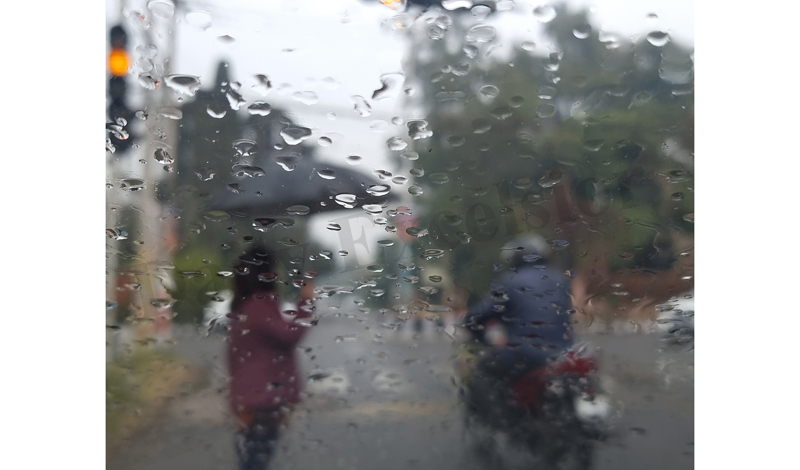 Rains lash Jammu city on Sunday. -Excelsior/Rakesh