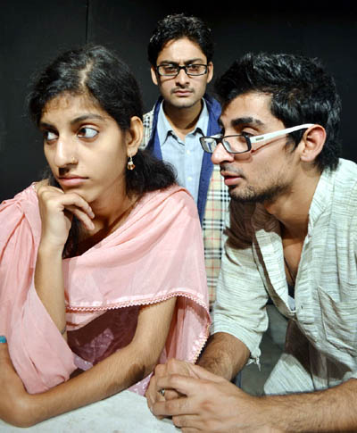 A scene from the play 'Do Zaaviye' directed by Balwant Thakur, presented in Natrang's Sunday Theatre.