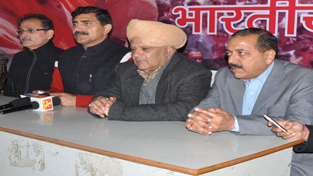 BJP leaders at a press conference at Jammu on Sunday. —Excelsior/Rakesh BJP leaders at a press conference at Jammu on Sunday. —Excelsior/Rakesh