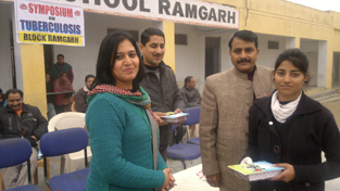 Winner being felicitated by the dignitaries on concluding function of TB Awareness Programme at HSS Ramnagar in Samba.