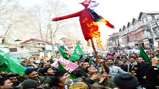 PDP workers taking out protest rally in Srinagar on Saturday. -Excelsior/ Amin War PDP workers taking out protest rally in Srinagar on Saturday. -Excelsior/ Amin War