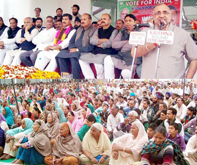MP Avinash Rai Khanna addressing a public meeting at R.S. Pura on Friday. MP Avinash Rai Khanna addressing a public meeting at R.S. Pura on Friday.
