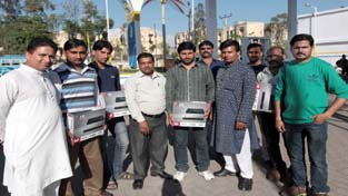 Winners of ‘Naya Saal Nye Bahar’ contest posing for group photograph at KN Filling Station, Bantalab on Sunday. —Excelsior/Rakesh