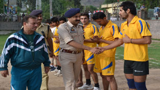 Shamsheer Hussain, SP Poonch interacting with volleyball players on Thursday.