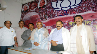 BJP MPs at a function at Jammu on Saturday. -Excelsior/Rakesh