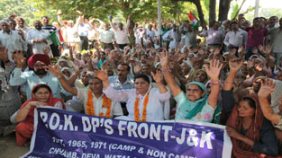 Displaced persons from PoK staging protest in Jammu on Saturday. —Excelsior/Rakesh