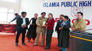 Prizes being distributed among the winners of Science Gadget Programme at Leh. Prizes being distributed among the winners of Science Gadget Programme at Leh.