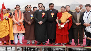Minister for ULBs Nawang Rigzin Jora, CEC Rigzin Spalbar and religious heads performing prayer during Singhey Khababs Sindhu Festival at Shey Manla Sindhu Ghat. Minister for ULBs Nawang Rigzin Jora, CEC Rigzin Spalbar and religious heads performing prayer during Singhey Khababs Sindhu Festival at Shey Manla Sindhu Ghat.