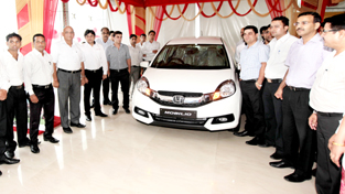 Officials of Hillview Honda launching ‘Honda Mobilio’ at Jammu on Wednesday. -Excelsior/Rakesh Officials of Hillview Honda launching ‘Honda Mobilio’ at Jammu on Wednesday. -Excelsior/Rakesh
