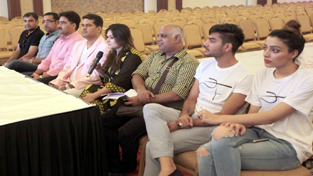 Mansi Gupta, Centre Director, JD Institute of Fashion and Technology along with Raman Gupta and Vijay Roy interacting with media persons at Jammu on Friday. —Excelsior/Rakesh