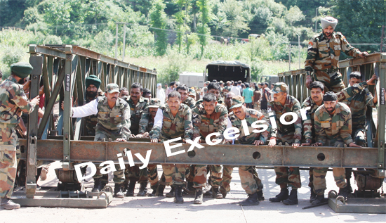 ARMY MAKING BRIDGE AT POONCH