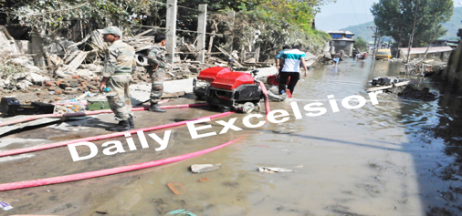 September- 22, 2014- SRINAGAR: Fire and emergency personnel use water pump in BB cant to clear waterlogged area 15 corps army base camp in Srinagar on Monday. Photo/Mohd Amin war September- 22, 2014- SRINAGAR: Fire and emergency personnel use water pump in BB cant to clear waterlogged area 15 corps army base camp in Srinagar on Monday. Photo/Mohd Amin war
