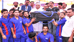 Minister for Planning and Development, Labour and Employment, Ajay Sadhotra alongwith president, MPL organizing committee, Ankush Abrol distributing cricket kits among teams at Mandal in Jammu. Minister for Planning and Development, Labour and Employment, Ajay Sadhotra alongwith president, MPL organizing committee, Ankush Abrol distributing cricket kits among teams at Mandal in Jammu.